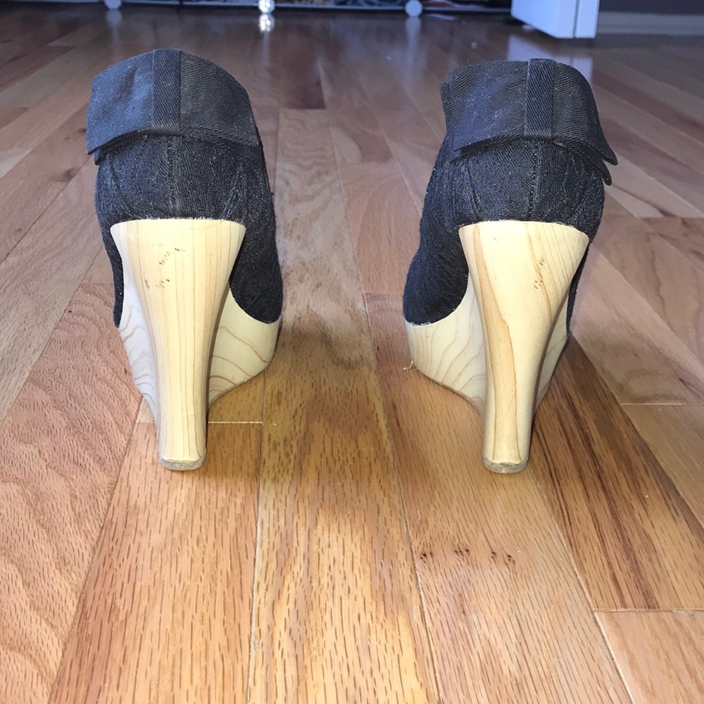 Black heels - Picture 2 of 2